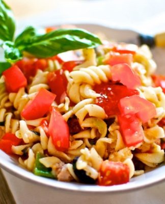 Ensalada de pasta corta con atún y pimentones con vinagreta de tomate ensalada pasta atun con pimientos 324x400 Home