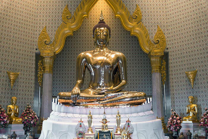 Templo Wat Traimit 9 templos para visitar en Bangkok