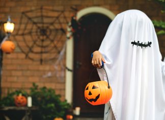 niño disfraz halloween fantasma